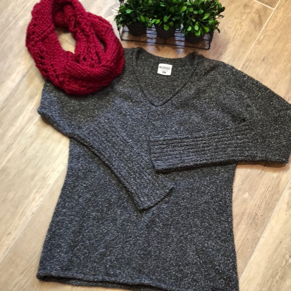 SOLD Columbia Sweater in Heathered Charcoal Gray - Picture 2 of 9